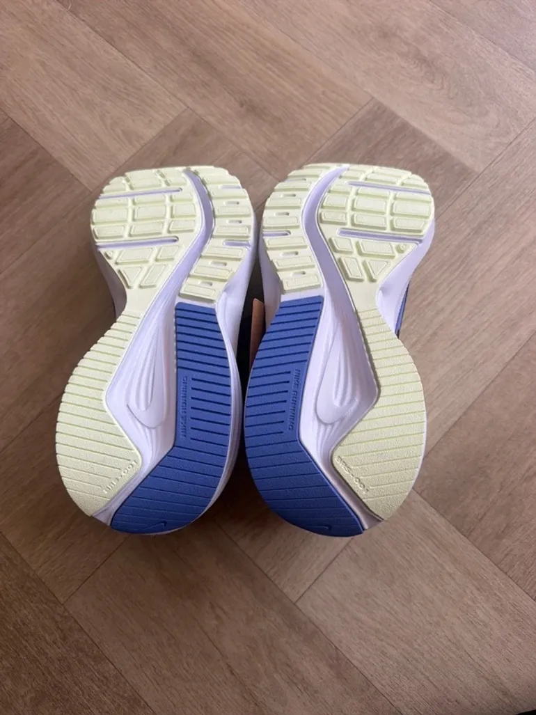 Used Nike Running Shoes bike — image 4 of 4
