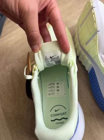 Used Nike Running Shoes bike — image 3 of 4