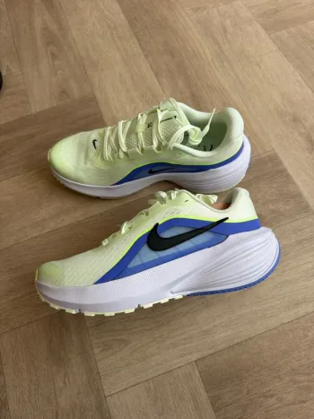 Used Nike Running Shoes bike — image 1 of 4