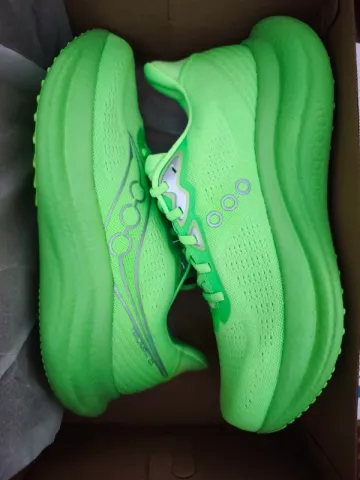 Used Saucony Triumph 23 Running Shoes