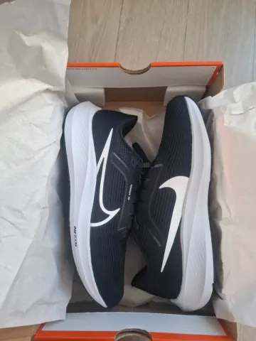 Used Pegasus Air Zoom 40 Running Shoes