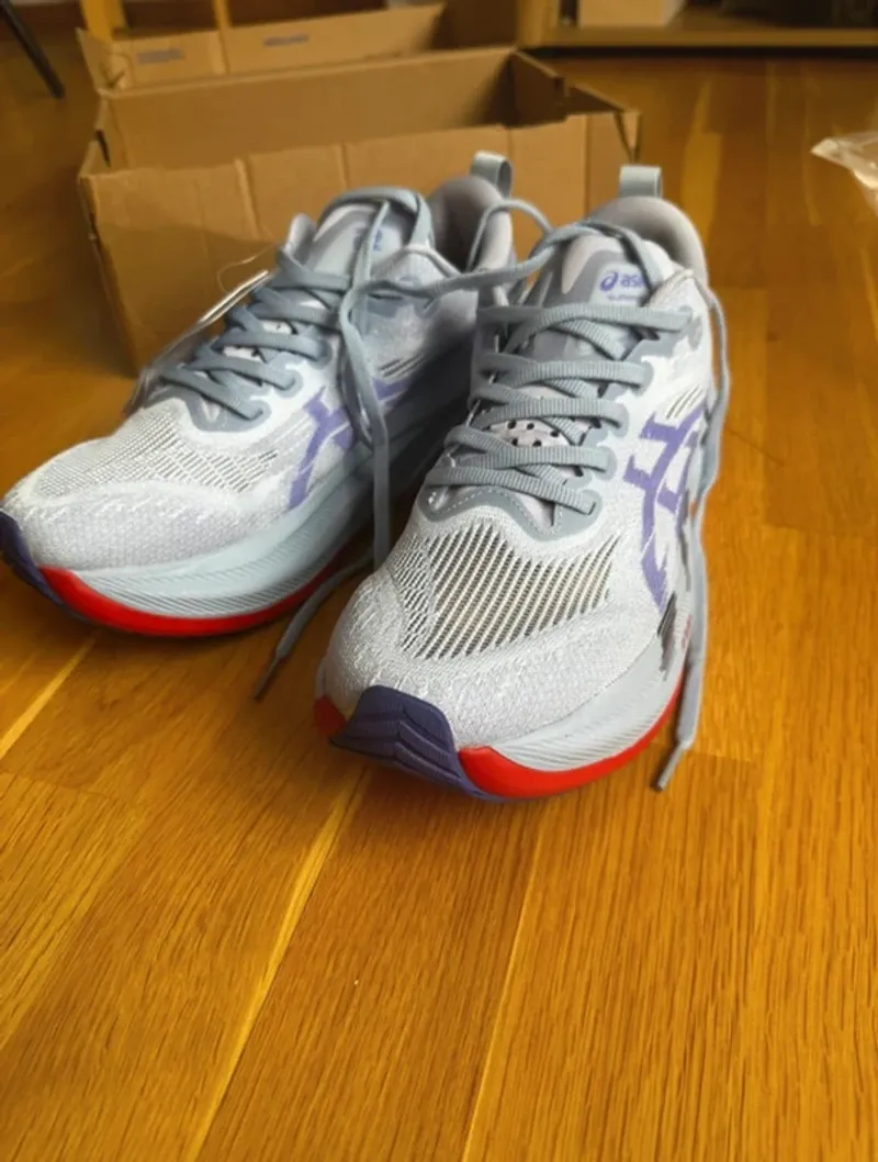 Used Asics Superblast 2 Paris Running Shoes