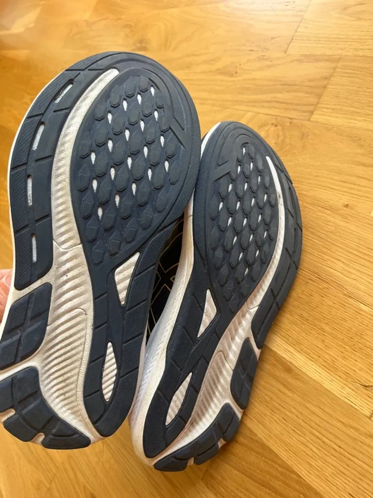 Used Asics FF Blast Pure Gel bike — image 2 of 4