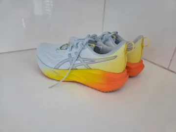 Used Asics Novablast 5 Running Shoes