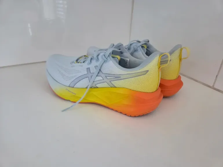 Used Asics Novablast 5 bike — image 1 of 2