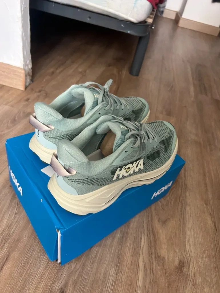Used Hoka Challenger 8 bike — image 2 of 3