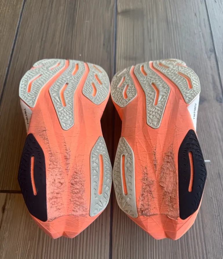New Balance Fuelcell Rebel v4 bike d'occasion — image 9 sur 9