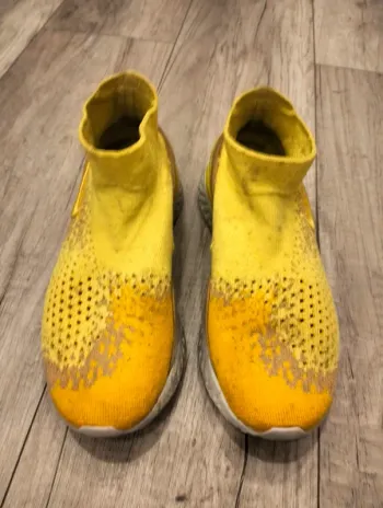 Used Nike Rise React Flyknit bike — image 2 of 3