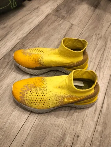 Used Nike Rise React Flyknit Running Shoes