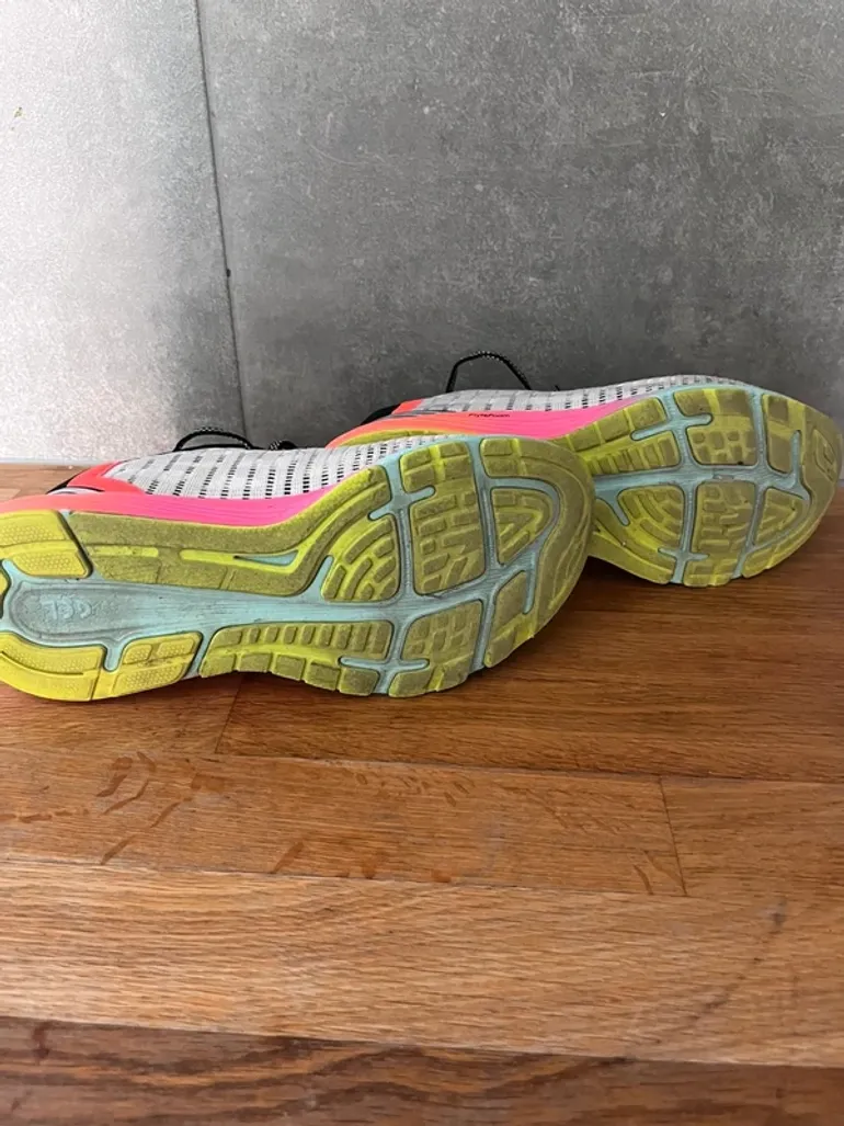 Używany Asics DynaFlyte 3 bike — zdjęcie 3 z 8