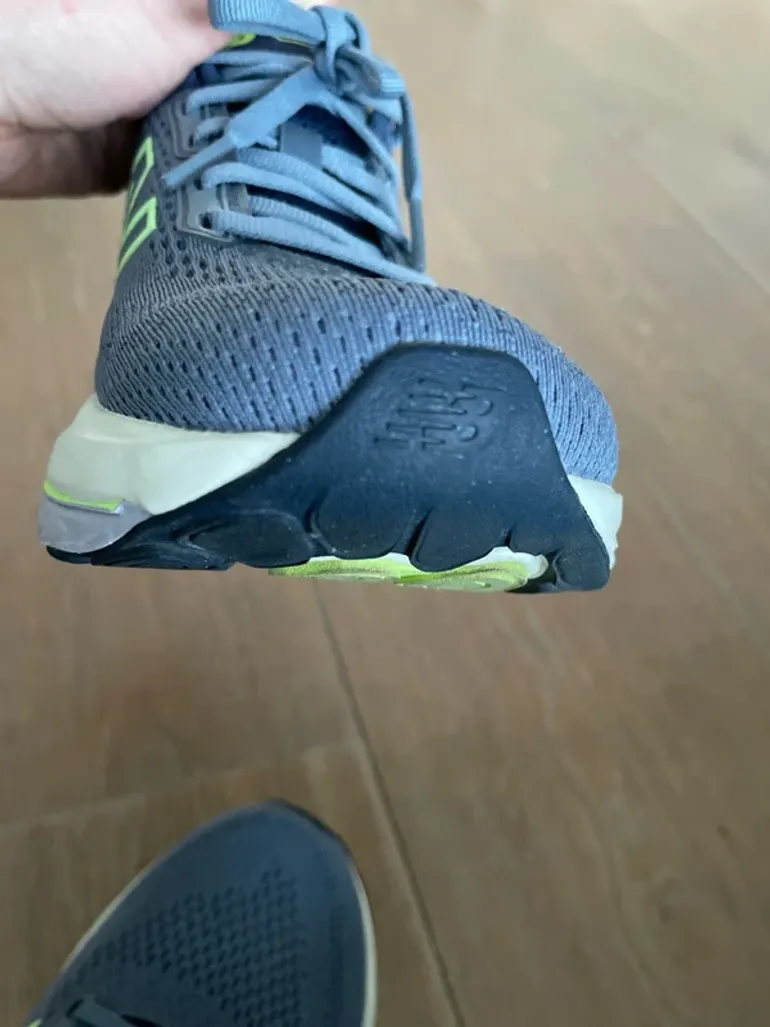 Used New Balance 860 Fresh Foam bike — image 8 of 8