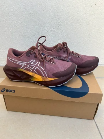 Tweedehands Standard Novablast 5 Running Shoes