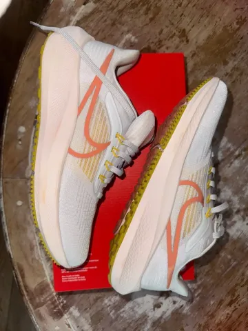 Used Pegasus Air Zoom Running Shoes