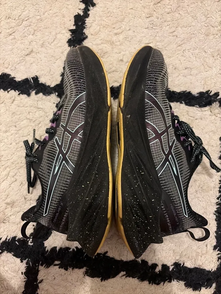 Used Asics Novablast 3 bike — image 4 of 6