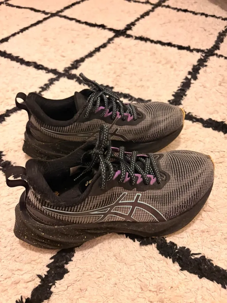 Used Asics Novablast 3 bike — image 3 of 6