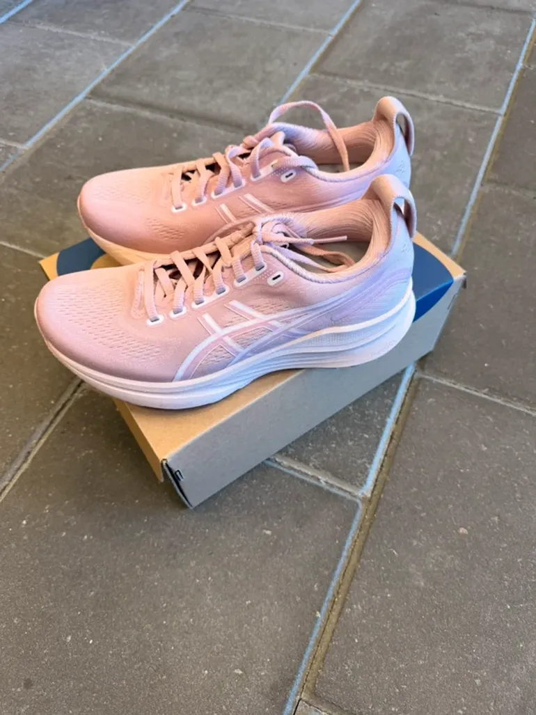 Used Asics Kayano 33 bike — image 2 of 6