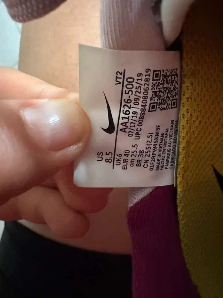 Used Nike Women's Shoes bike — image 4 of 4