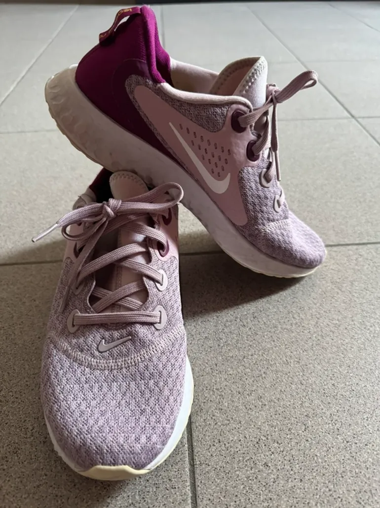 Used Nike Women's Shoes bike — image 3 of 4