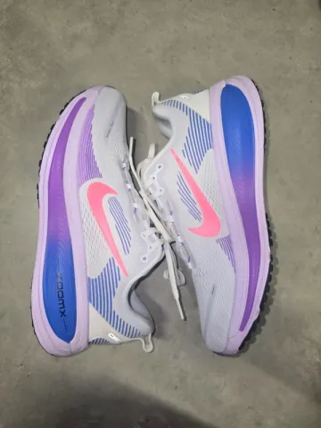 Used Nike Vomero 18 Running Shoes