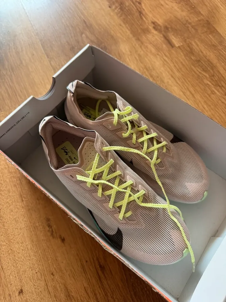 Used Nike Vaporfly 4 bike — image 3 of 11