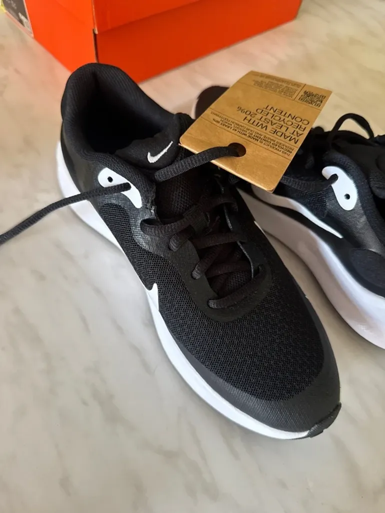 Used Nike Revolution 7 GS bike — image 5 of 8