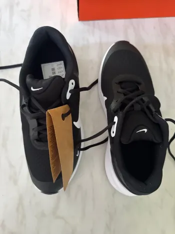 Used Nike Revolution 7 GS bike — image 2 of 8