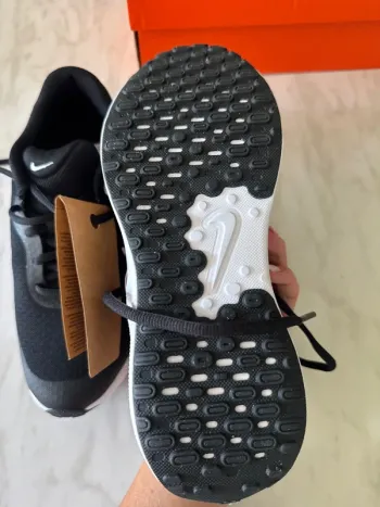 Used Nike Revolution 7 GS bike — image 3 of 8
