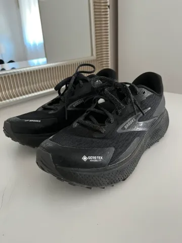 Used Brooks Divide 5 GTX Running Shoes