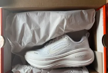Used White Vomero Plus Running Shoes