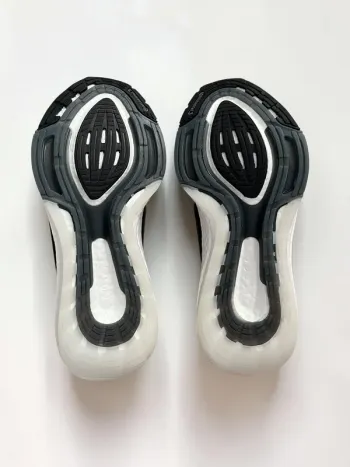 Used Adidas Ultraboost 21 Primeblue bike — image 3 of 3