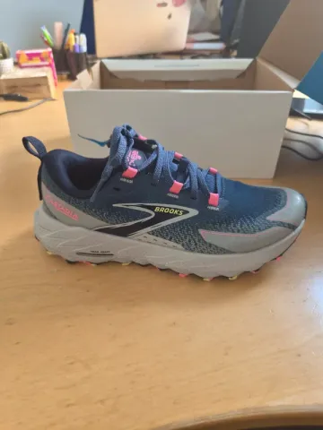 Used Brooks Cascadia 18 Running Shoes