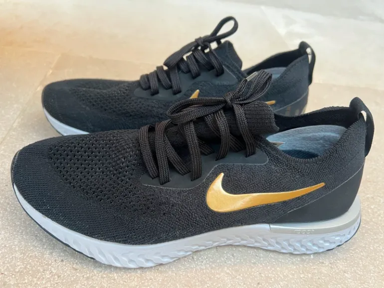 Used Nike Epic React Flyknit bike — image 2 of 8