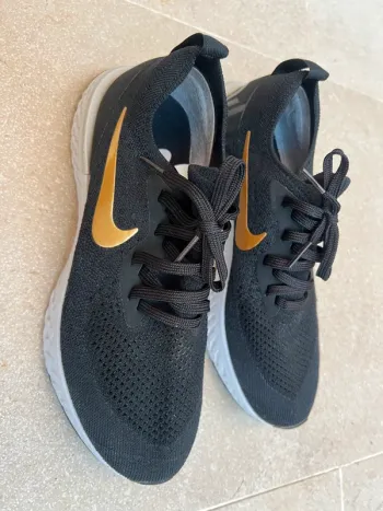 Used Nike Epic React Flyknit bike — image 5 of 8