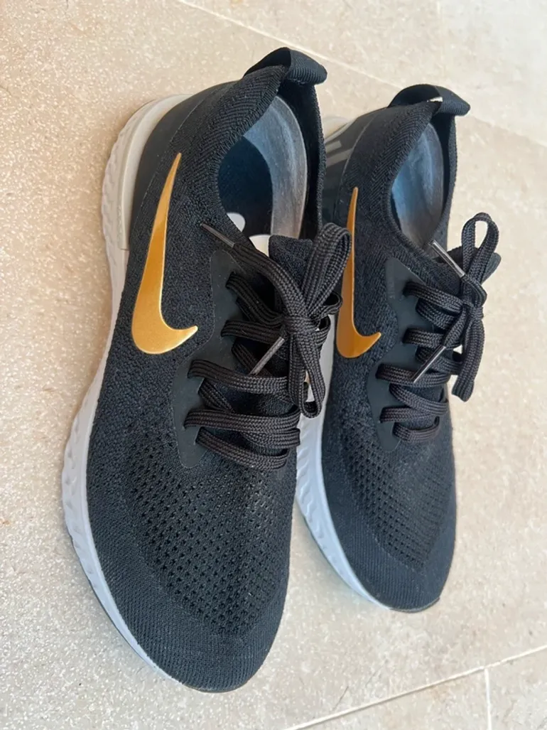 Used Nike Epic React Flyknit bike — image 5 of 8