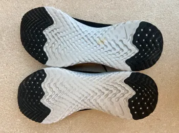 Used Nike Epic React Flyknit bike — image 8 of 8