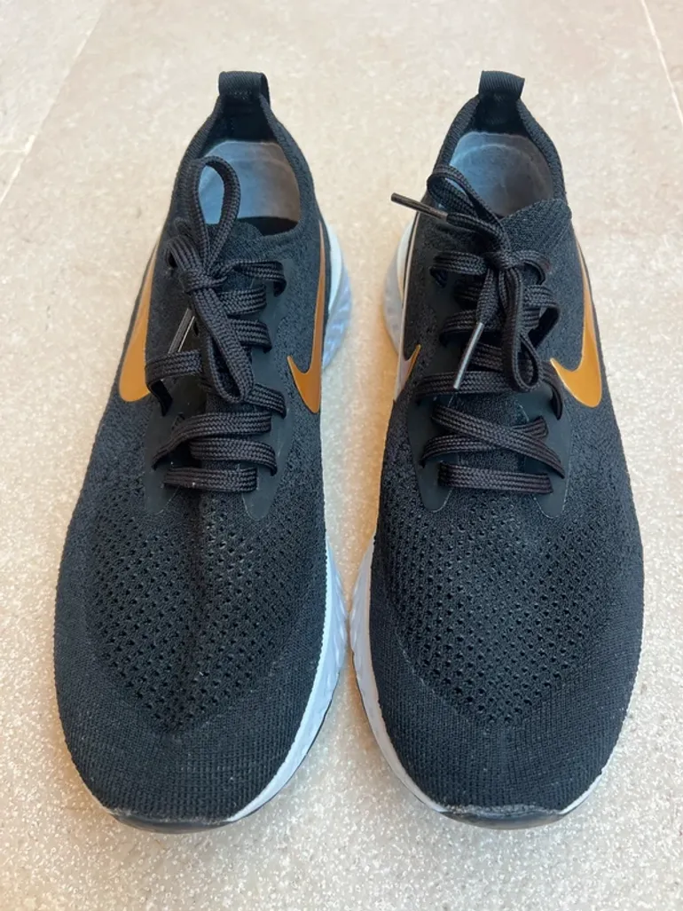 Used Nike Epic React Flyknit bike — image 3 of 8