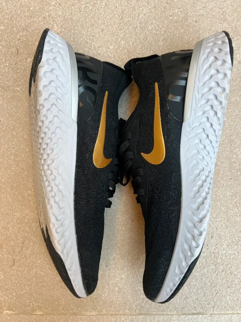 Used Nike Epic React Flyknit bike — image 7 of 8