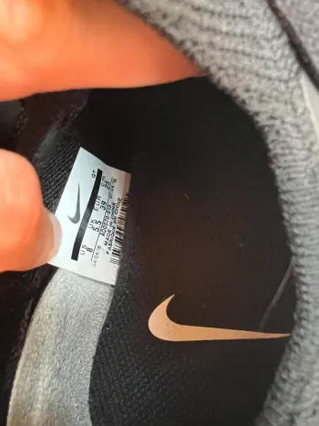 Used Nike Epic React Flyknit bike — image 6 of 8