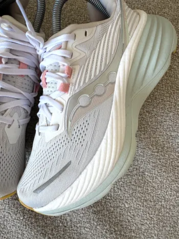 Used Saucony Hurricane 24 bike — image 3 of 13