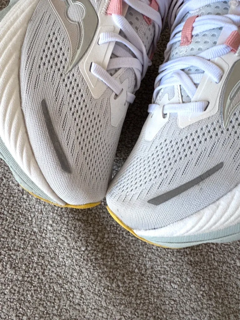 Used Saucony Hurricane 24 bike — image 4 of 13