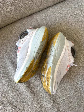 Used Saucony Hurricane 24 bike — image 8 of 13