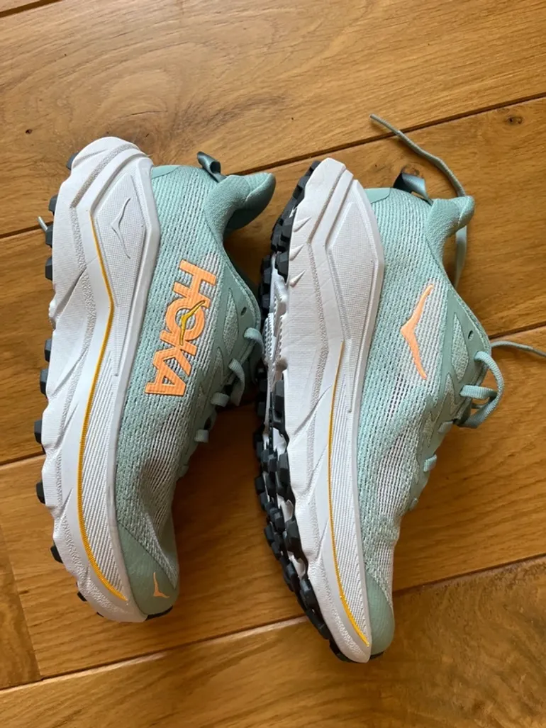 Used Hoka Challenger 8 bike — image 2 of 5