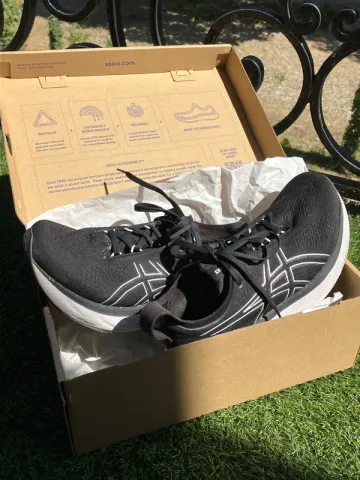 Used Asics Gel Nimbus 25 Running Shoes