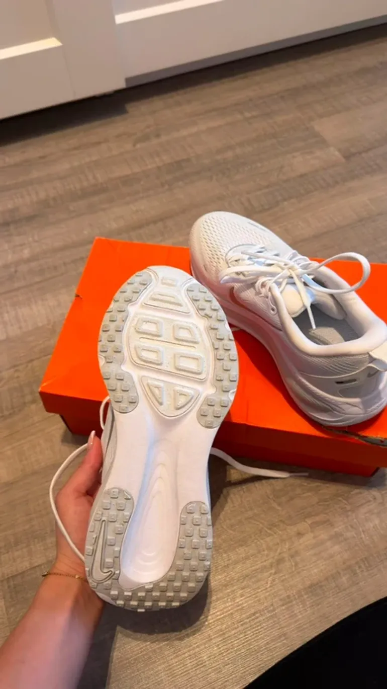 Used Nike Running Shoes bike — image 7 of 11