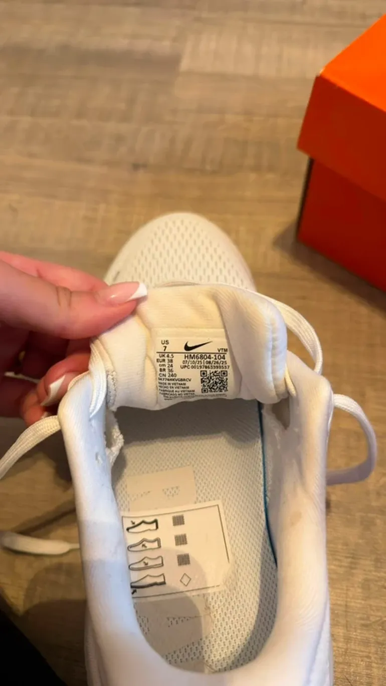 Used Nike Running Shoes bike — image 5 of 11