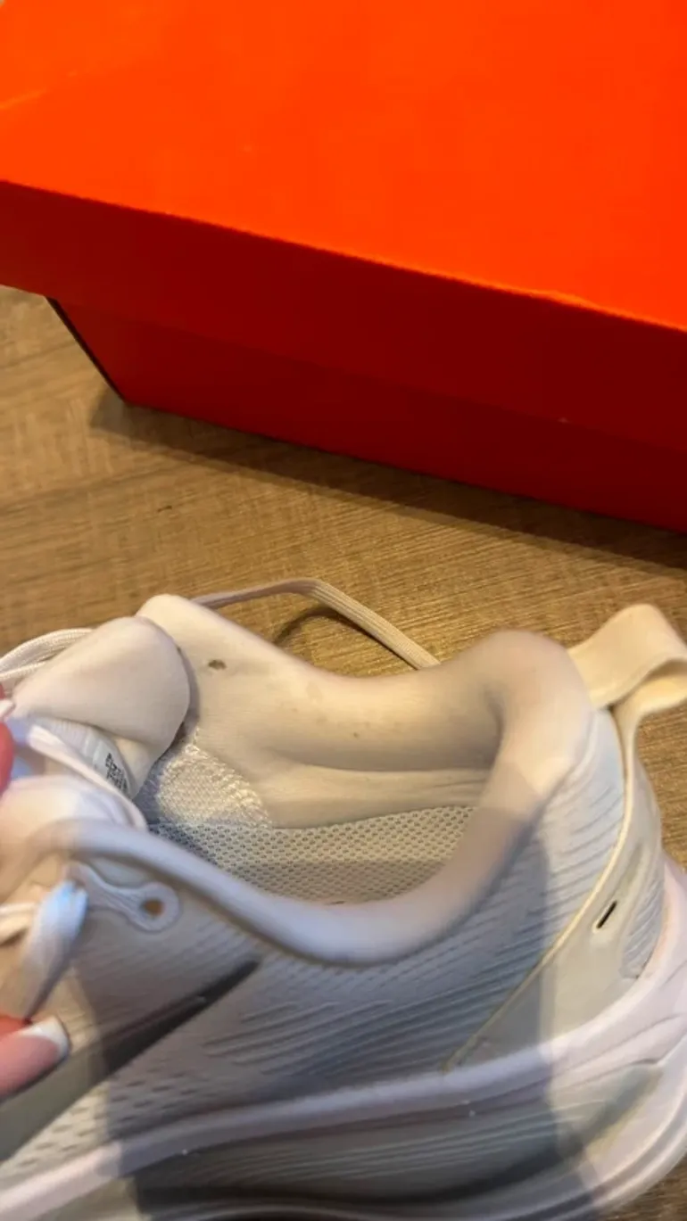 Used Nike Running Shoes bike — image 8 of 11