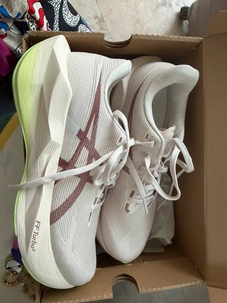 Tweedehands Asics Novablast 6 bike — afbeelding 2 van 7