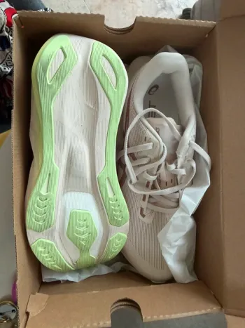 Tweedehands Asics Novablast 6 bike — afbeelding 4 van 7