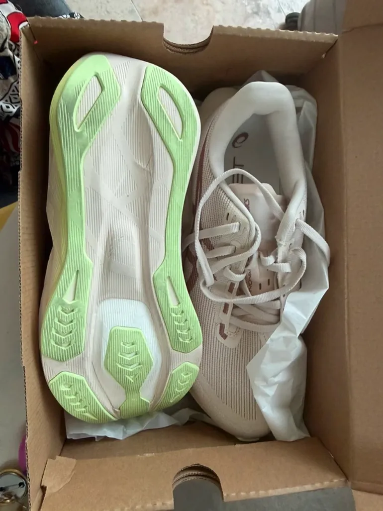 Tweedehands Asics Novablast 6 bike — afbeelding 4 van 7