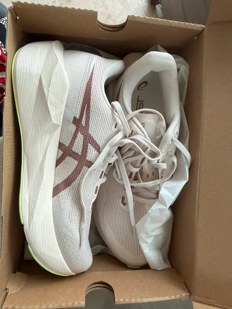 Used Asics Novablast 6 Running Shoes